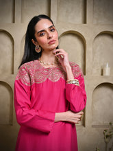Load image into Gallery viewer, Pink Shoulder Scallop Kurta Set