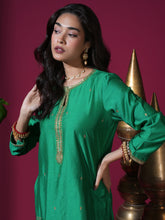 Load image into Gallery viewer, Green Palazzo Kurta With Contrast Dupatta
