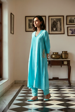 Load image into Gallery viewer, Turquoise Paisley Pocket Kurta Set
