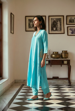 Load image into Gallery viewer, Turquoise Paisley Pocket Kurta Set
